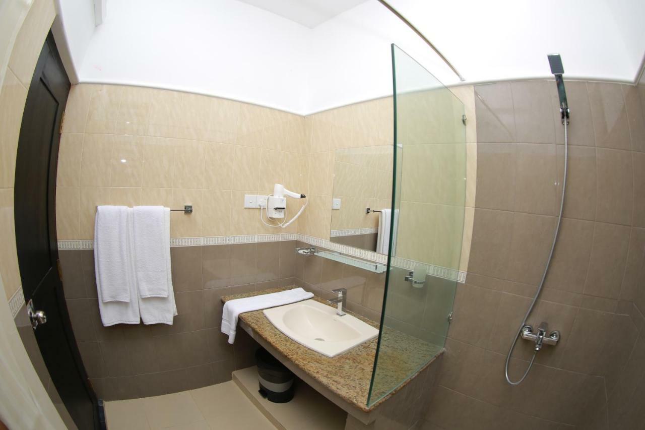 3R Resort Negombo Exterior foto